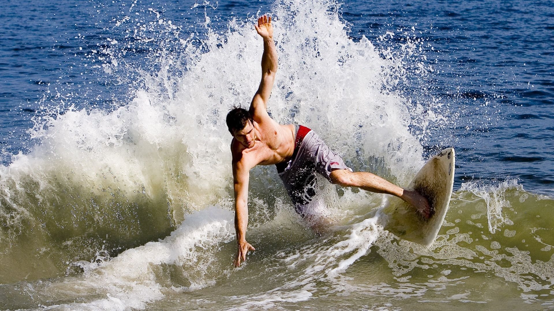 德甲战术多变：布局巧妙，精彩纷呈！，德甲打法特点