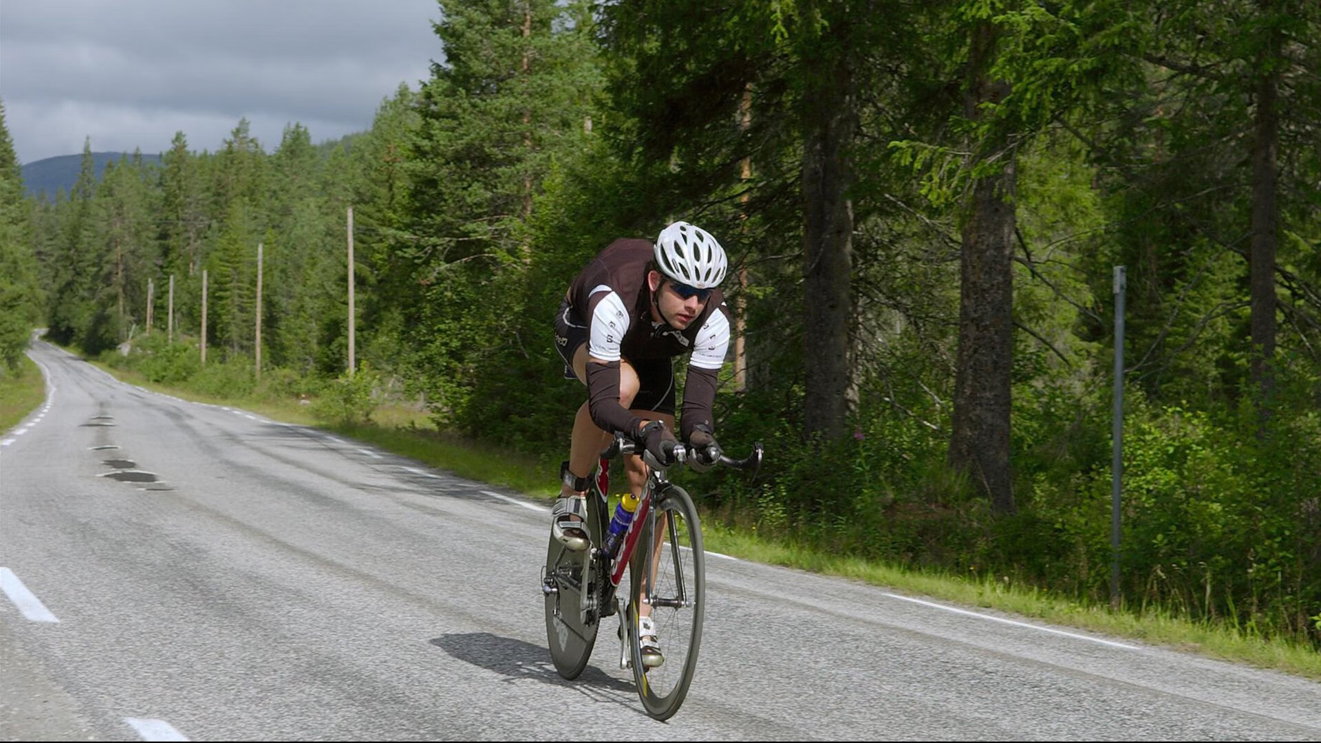 _全景天幕运动秀:光影雕塑之间的运动盛宴_,全景天幕夏天会不会很晒