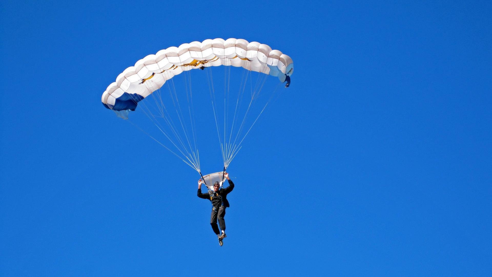 《英雄联盟大型线下总决赛，引领电竞潮流》，英雄联盟全球总决赛线下